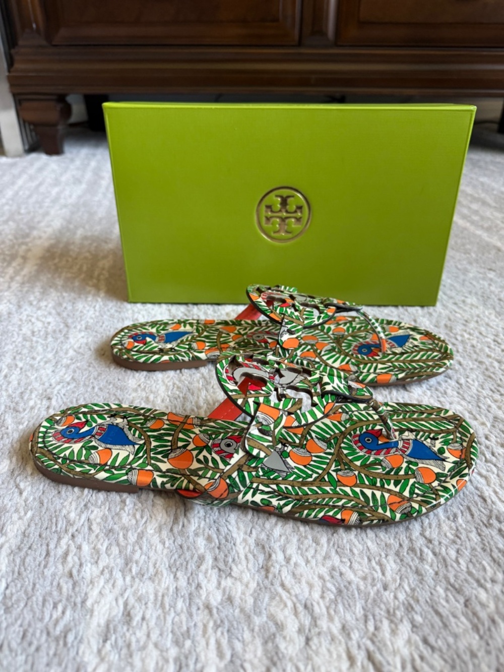 Tory burch Miller size 10...no box but comes with green Tory Burch dust bag